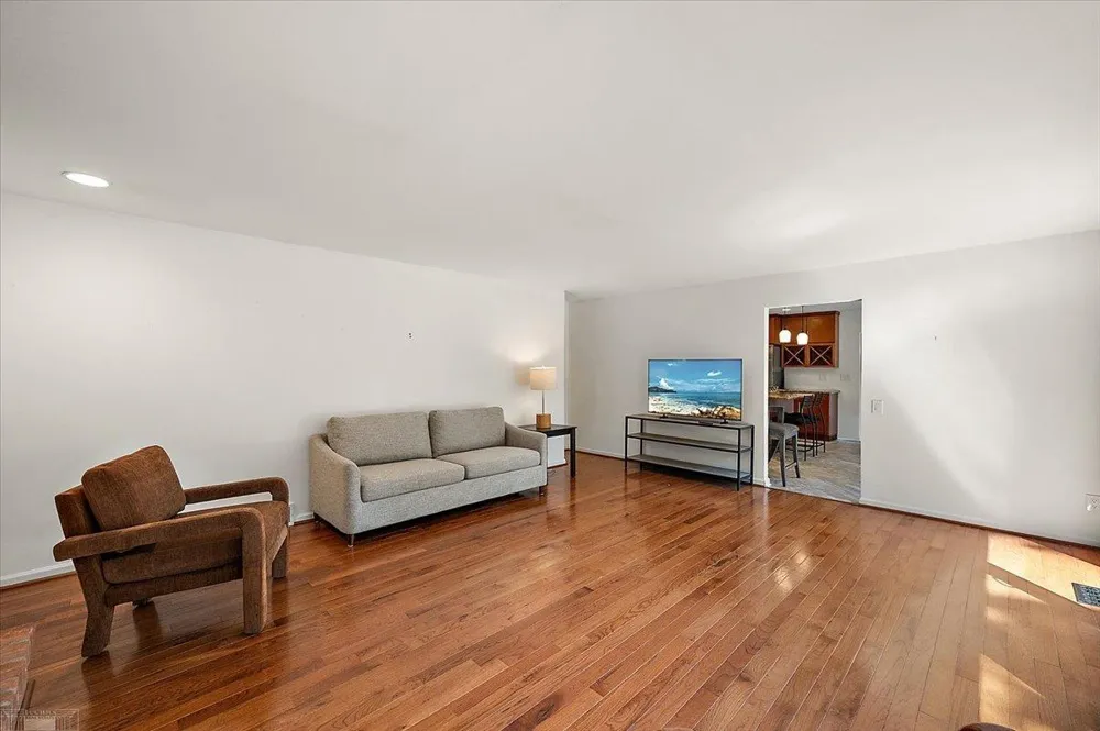901 Hollywood Avenue Grosse Pointe Woods City, MI 48236