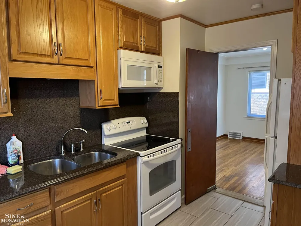 1351 Somerset Avenue Grosse Pointe Park City, MI 48230