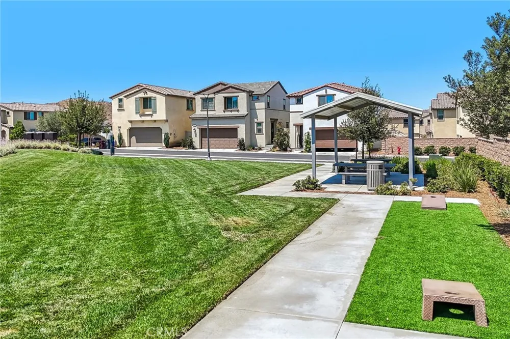 29346 Bovenzi Winchester, CA 92596