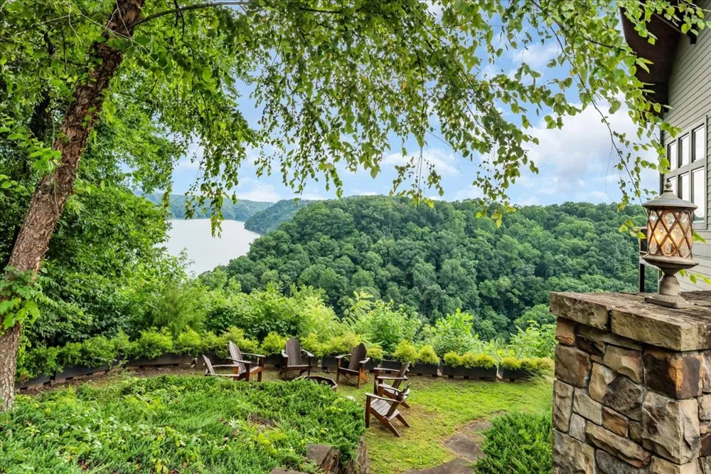 858 Harbor Green Pl Sparta, TN 38583