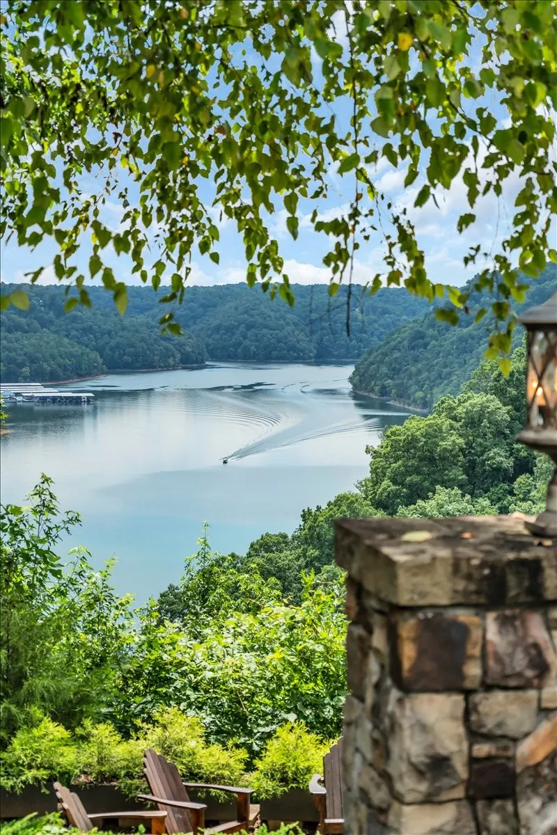 858 Harbor Green Pl Sparta, TN 38583