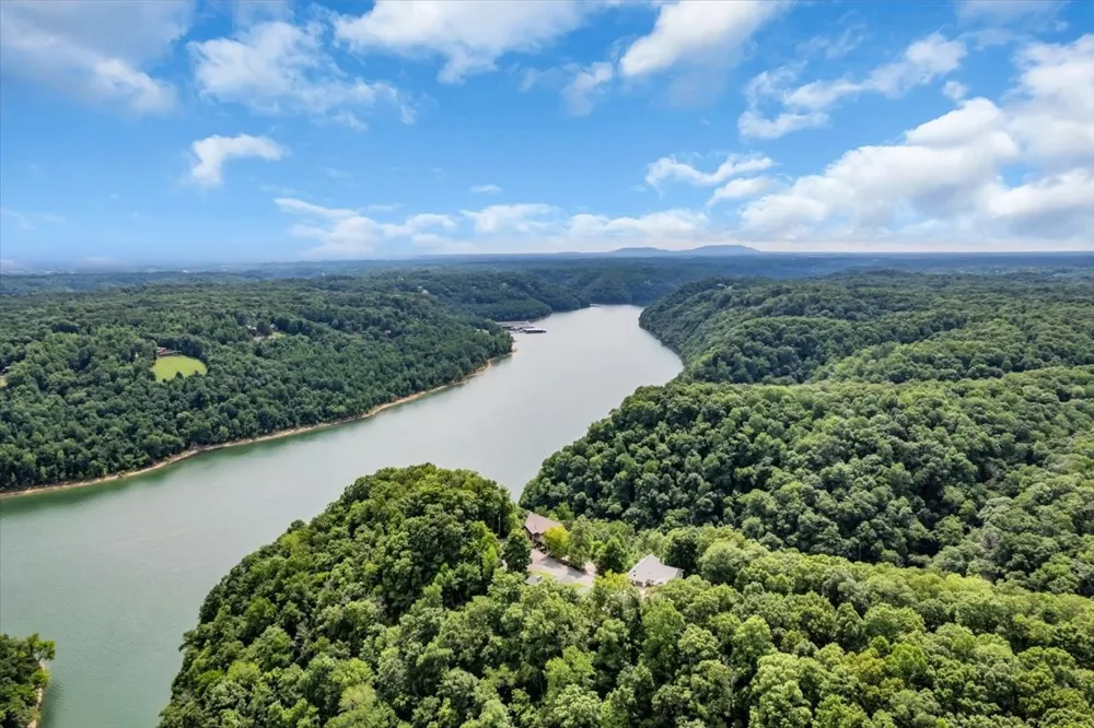 858 Harbor Green Pl Sparta, TN 38583