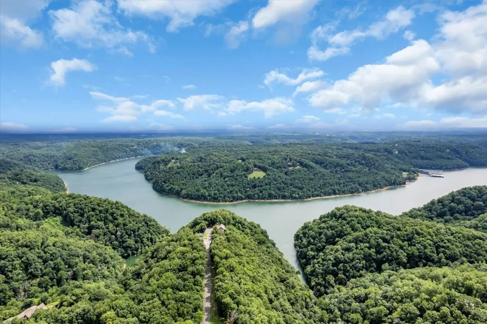 858 Harbor Green Pl Sparta, TN 38583
