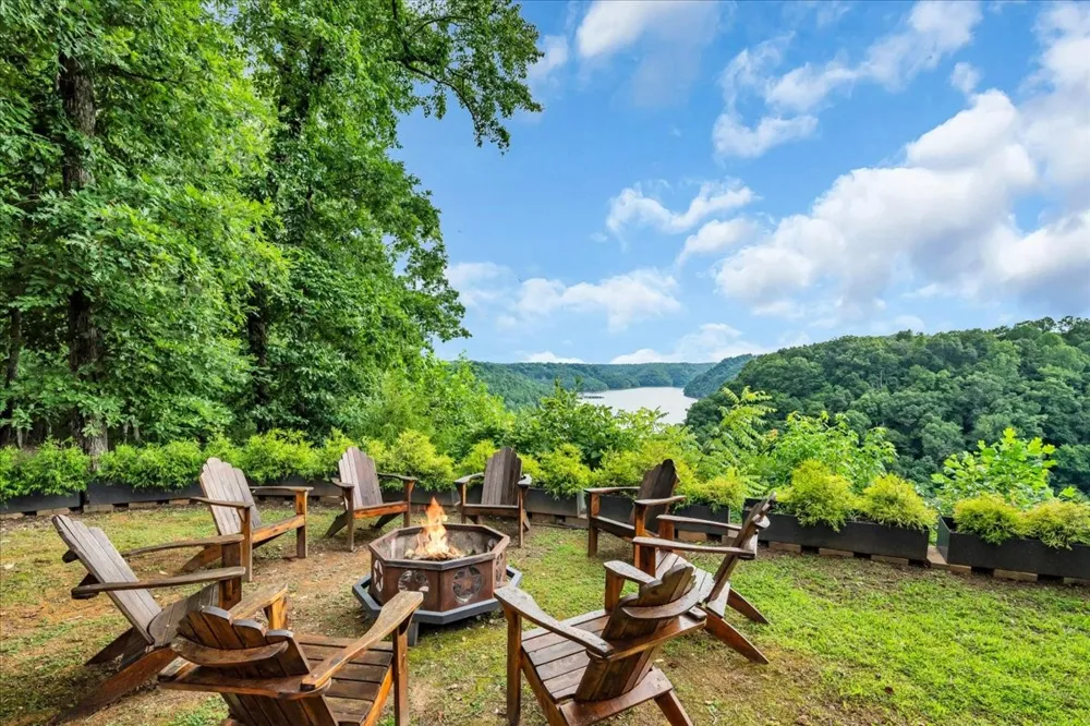 858 Harbor Green Pl Sparta, TN 38583
