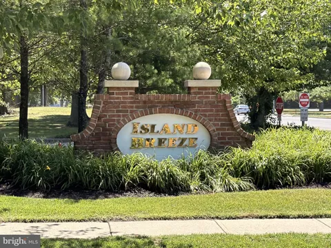 25 ISLAND BREEZE COURT