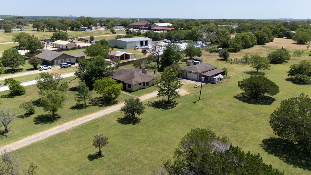 12409 Lowden Lane Manchaca, TX 78652