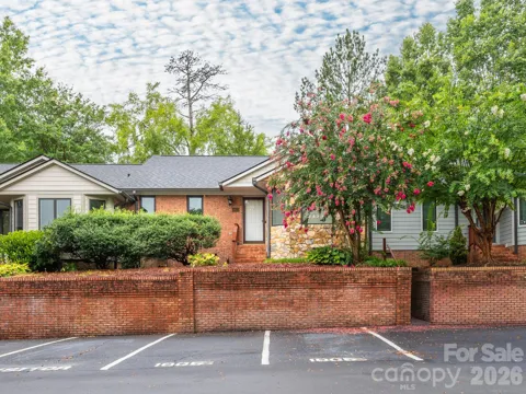 1005 Kenilworth Court NW