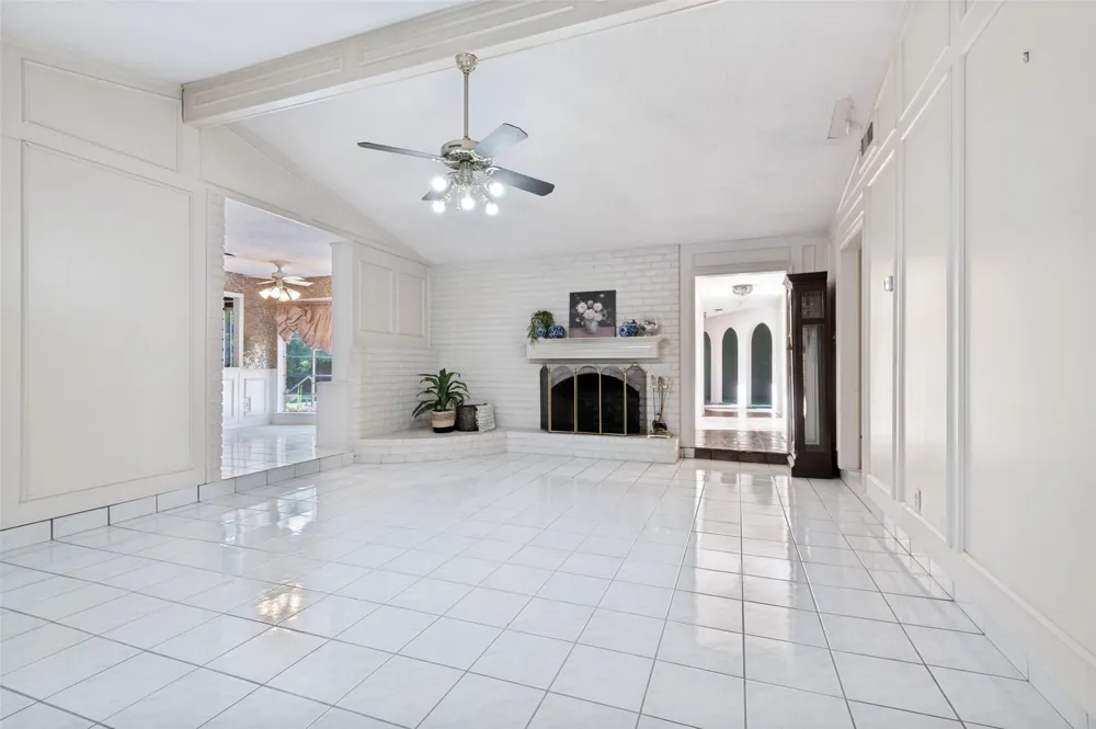 6101 Circleview Drive Haltom City, TX 76180