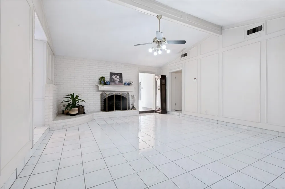 6101 Circleview Drive Haltom City, TX 76180