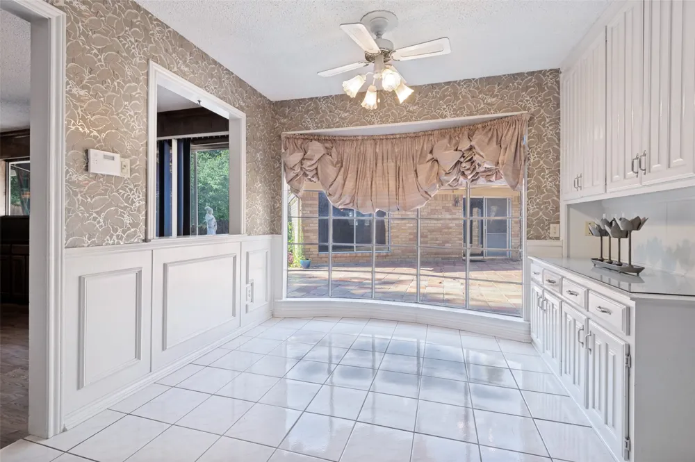 6101 Circleview Drive Haltom City, TX 76180