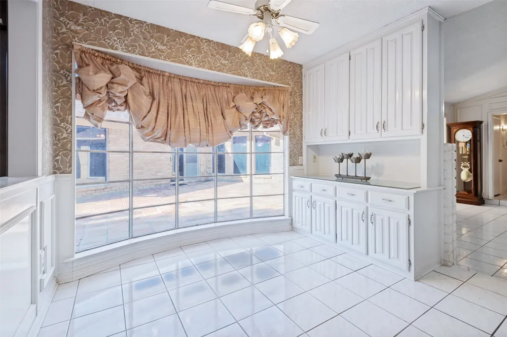 6101 Circleview Drive Haltom City, TX 76180