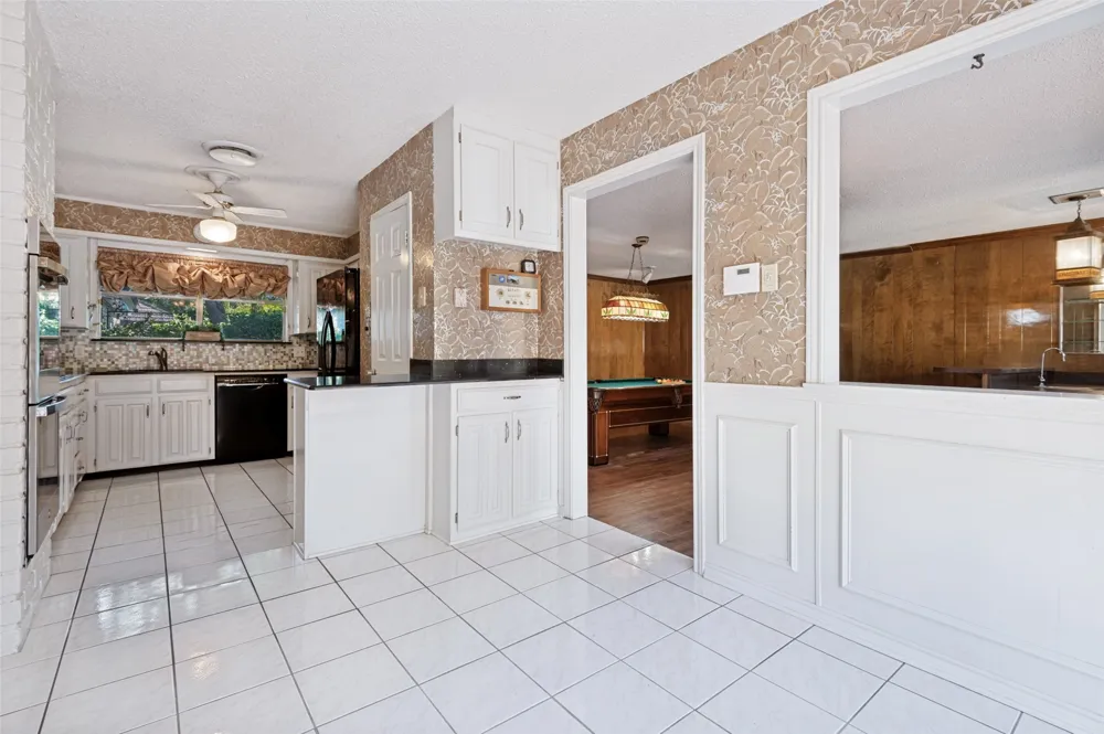 6101 Circleview Drive Haltom City, TX 76180