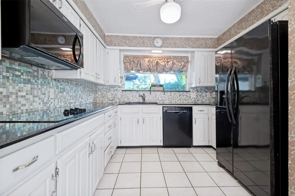 6101 Circleview Drive Haltom City, TX 76180