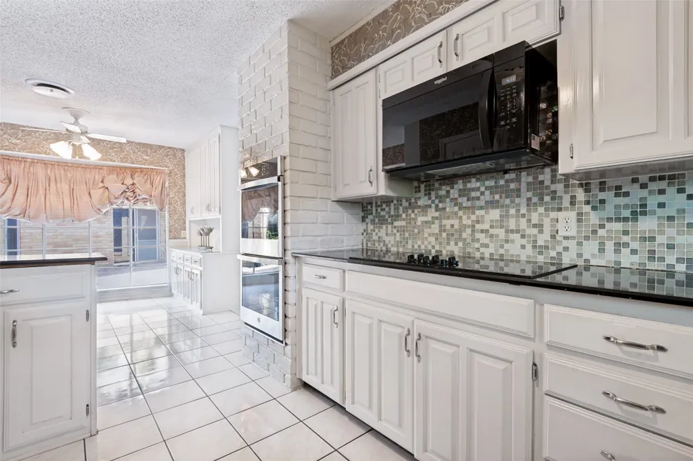 6101 Circleview Drive Haltom City, TX 76180