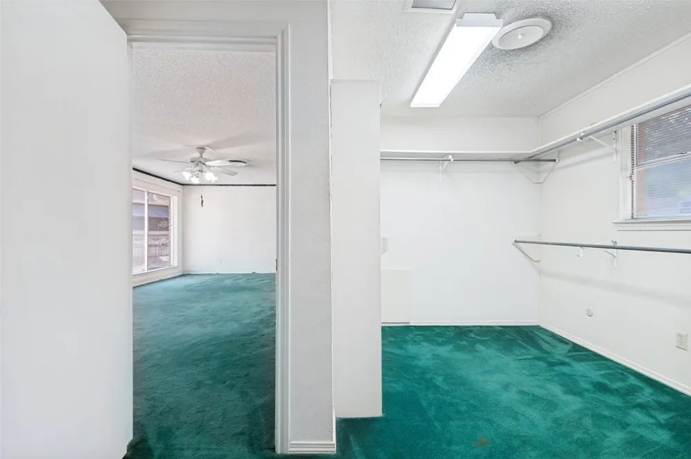6101 Circleview Drive Haltom City, TX 76180