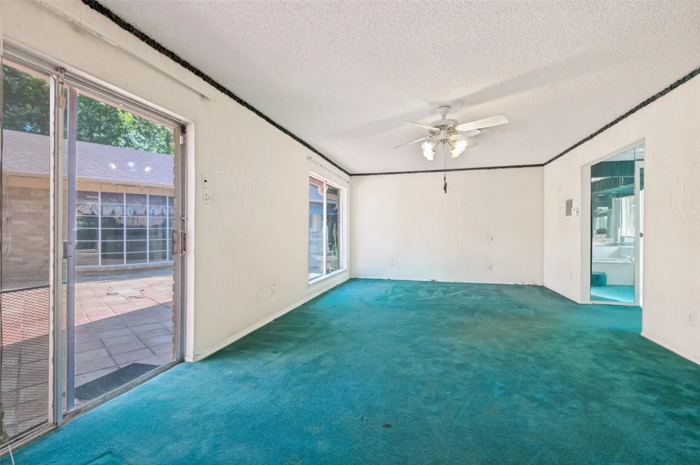 6101 Circleview Drive Haltom City, TX 76180
