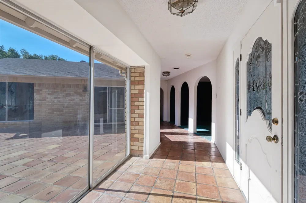 6101 Circleview Drive Haltom City, TX 76180