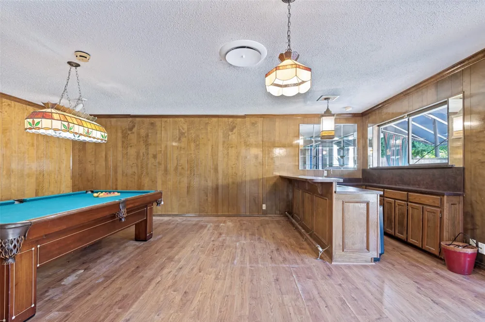 6101 Circleview Drive Haltom City, TX 76180