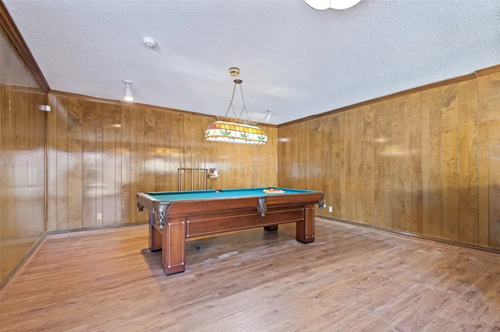 6101 Circleview Drive Haltom City, TX 76180