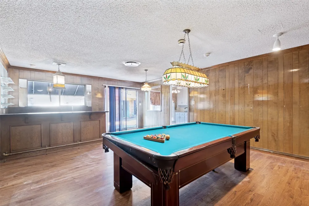 6101 Circleview Drive Haltom City, TX 76180