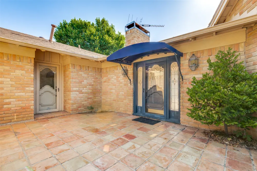 6101 Circleview Drive Haltom City, TX 76180