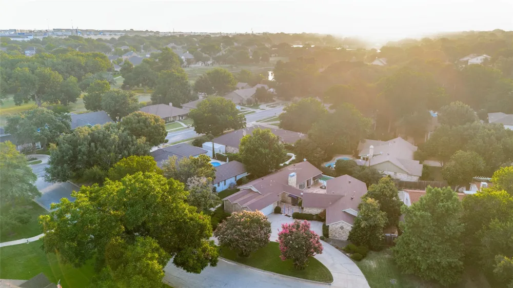 6101 Circleview Drive Haltom City, TX 76180