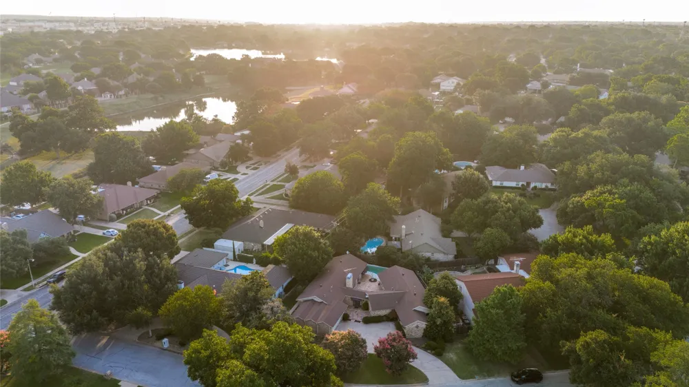 6101 Circleview Drive Haltom City, TX 76180