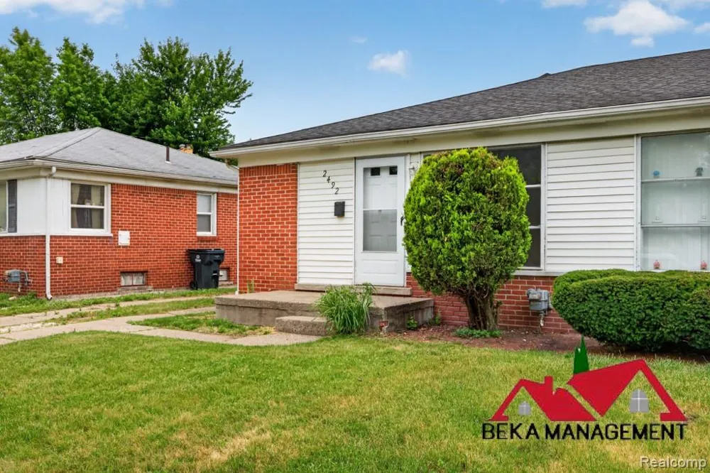 2492 Ackley Avenue Westland City, MI 48186