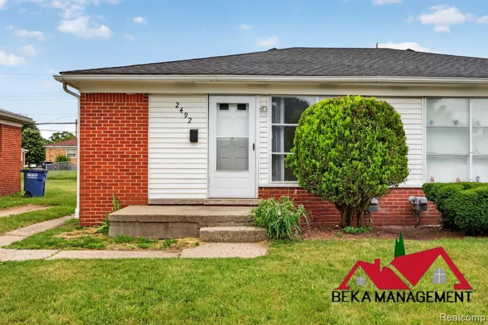 2492 Ackley Avenue Westland City, MI 48186
