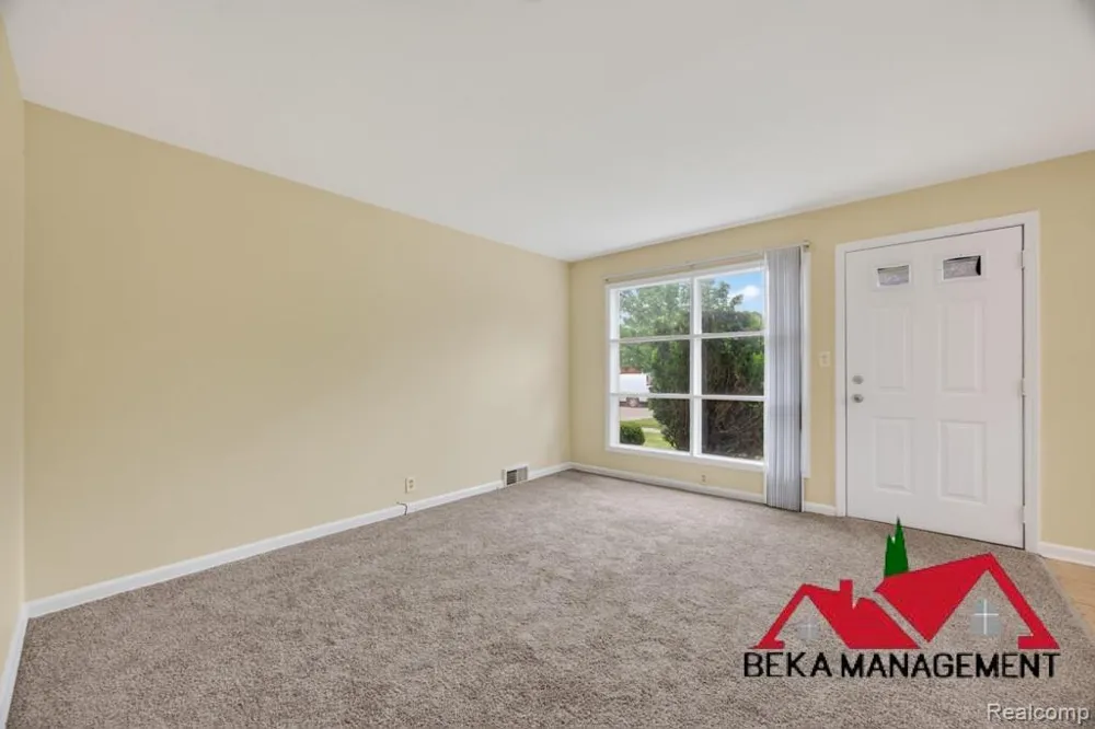 2492 Ackley Avenue Westland City, MI 48186