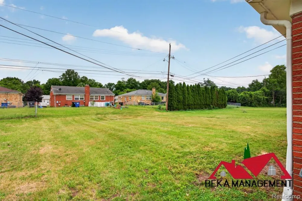 2492 Ackley Avenue Westland City, MI 48186