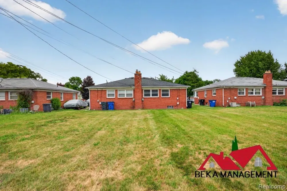 2492 Ackley Avenue Westland City, MI 48186