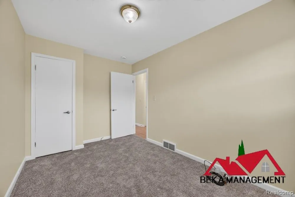 2492 Ackley Avenue Westland City, MI 48186