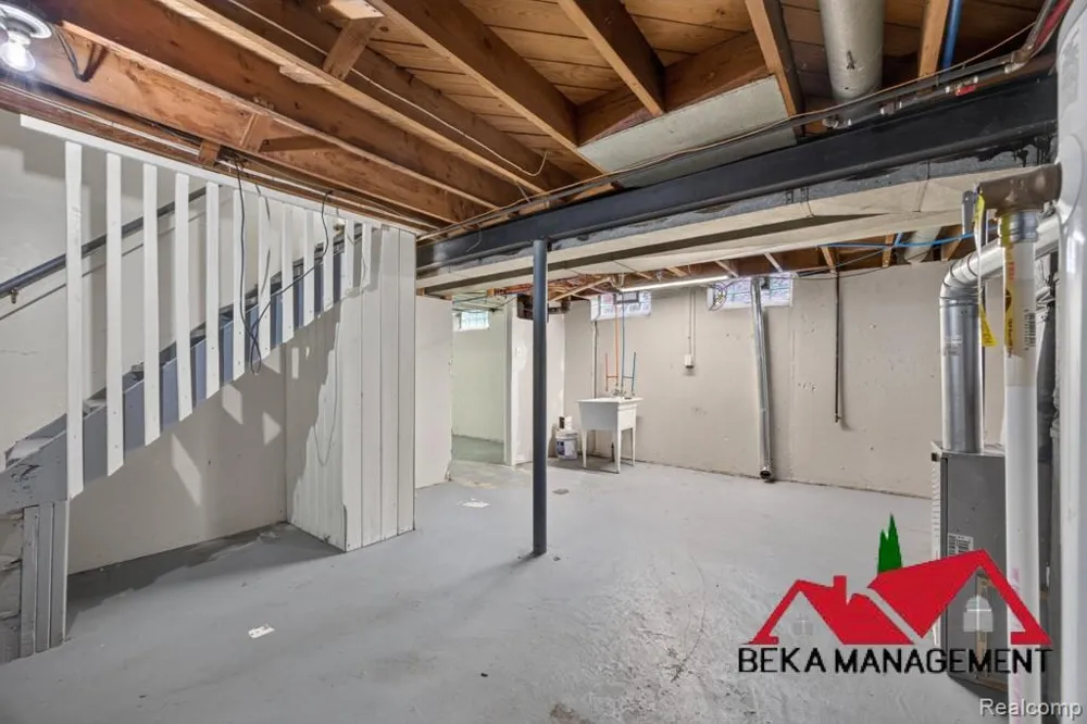 2492 Ackley Avenue Westland City, MI 48186