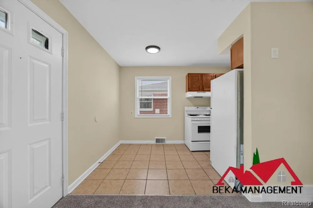 2492 Ackley Avenue Westland City, MI 48186
