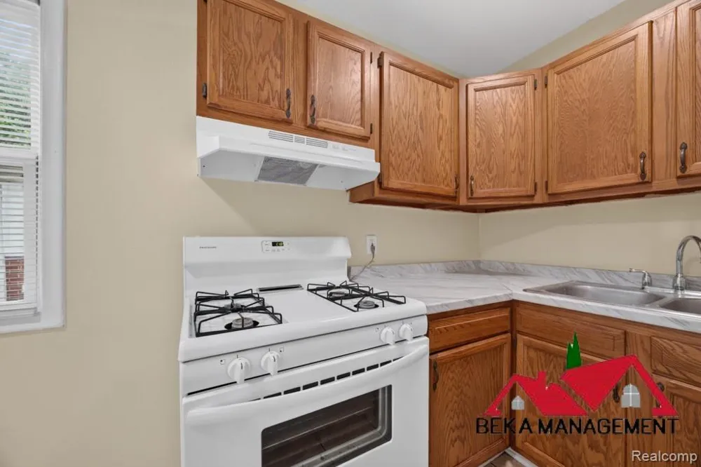 2492 Ackley Avenue Westland City, MI 48186