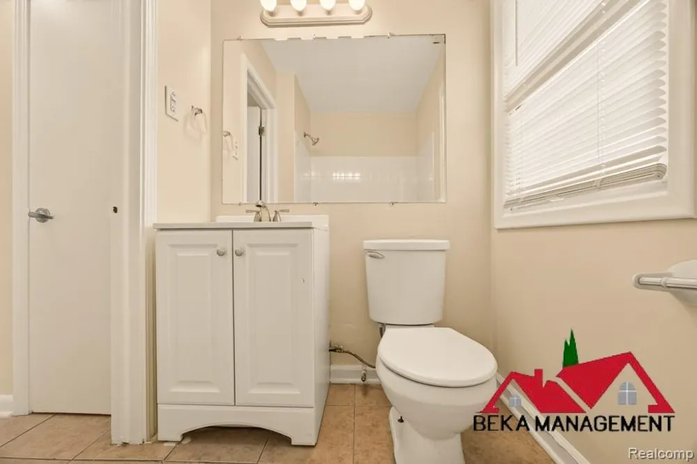 2492 Ackley Avenue Westland City, MI 48186