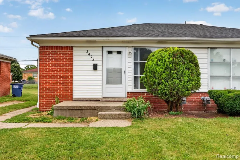 2492 Ackley Avenue Westland City, MI 48186
