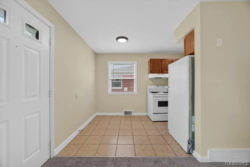 2492 Ackley Avenue Westland City, MI 48186