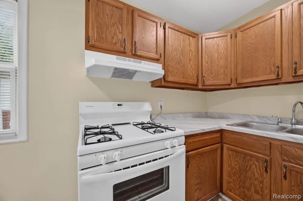 2492 Ackley Avenue Westland City, MI 48186