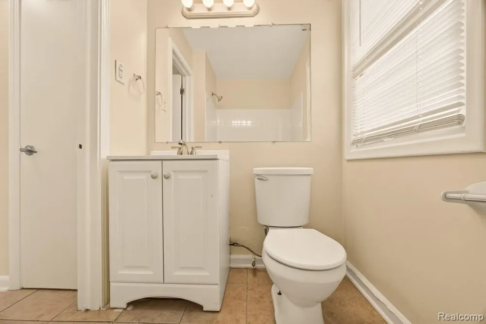 2492 Ackley Avenue Westland City, MI 48186