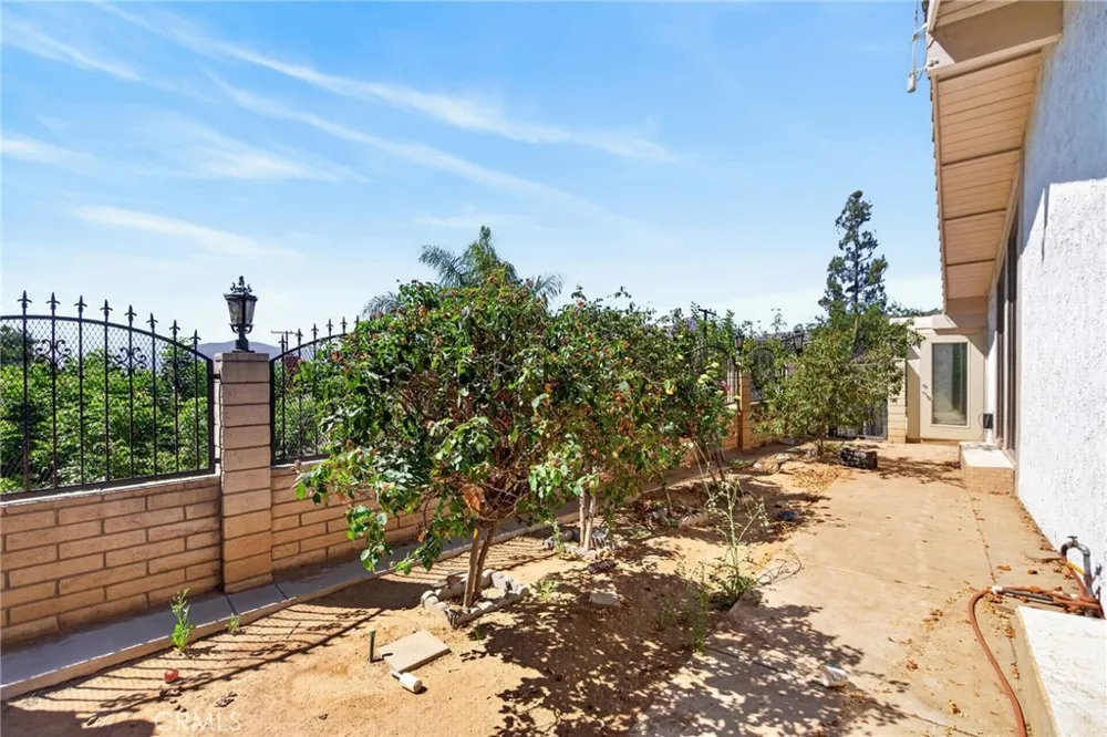 5462 Sierra Vista Riverside, CA 92505