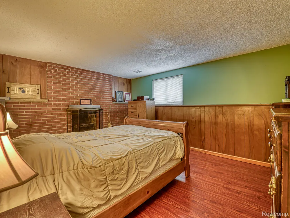 11817 Moran Street Taylor City, MI 48180