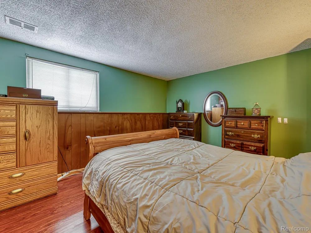 11817 Moran Street Taylor City, MI 48180