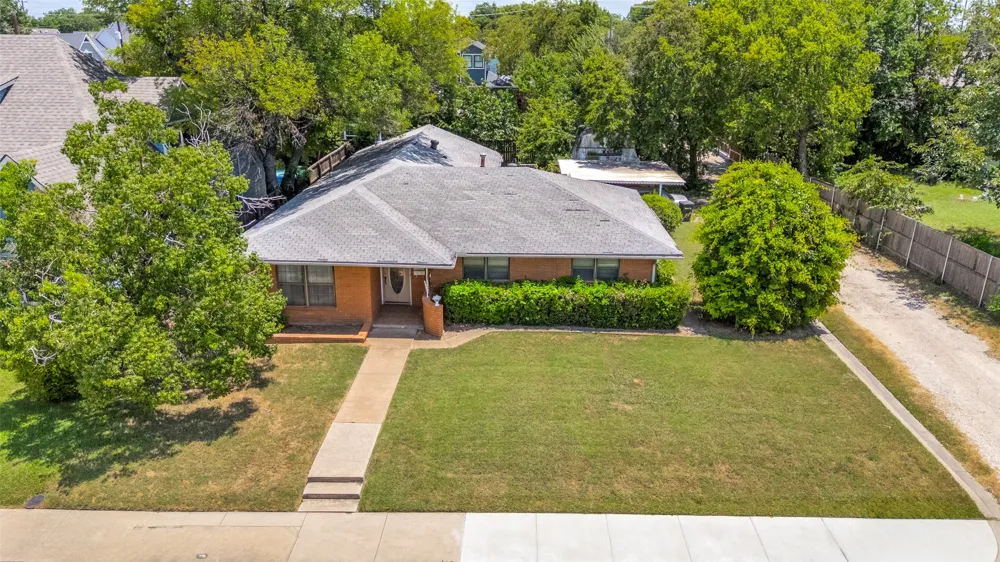 311 S Dooley Street Grapevine, TX 76051
