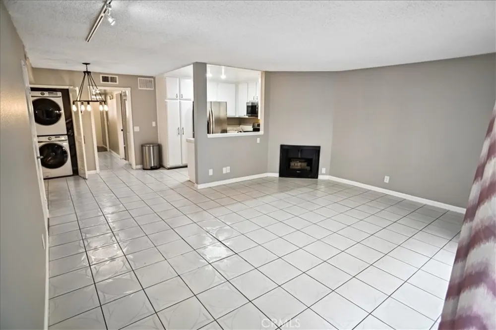 7005 Jordan Avenue #110 Canoga Park, CA 91303