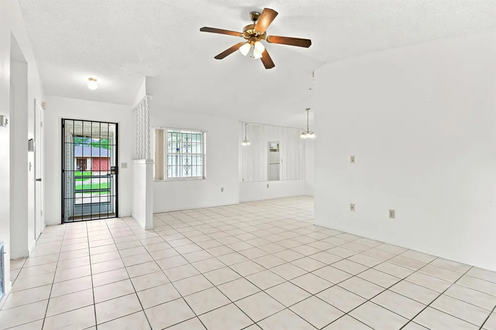 2737 Myakka Drive Orlando, FL 32839