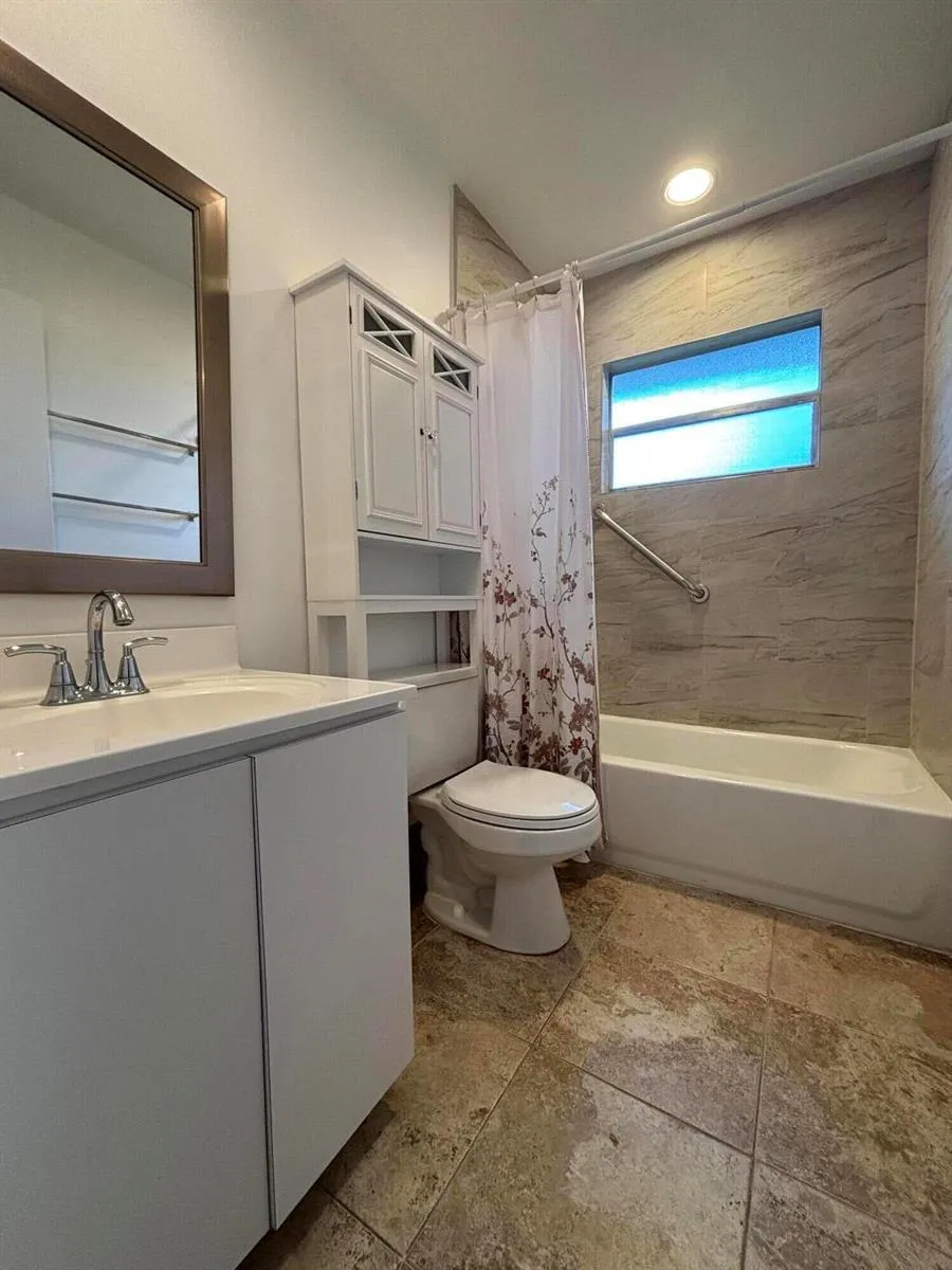 652 Flanders Delray Beach, FL 33484
