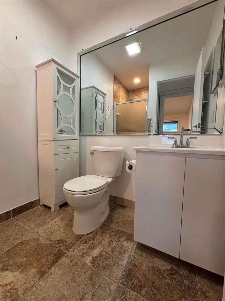 652 Flanders Delray Beach, FL 33484