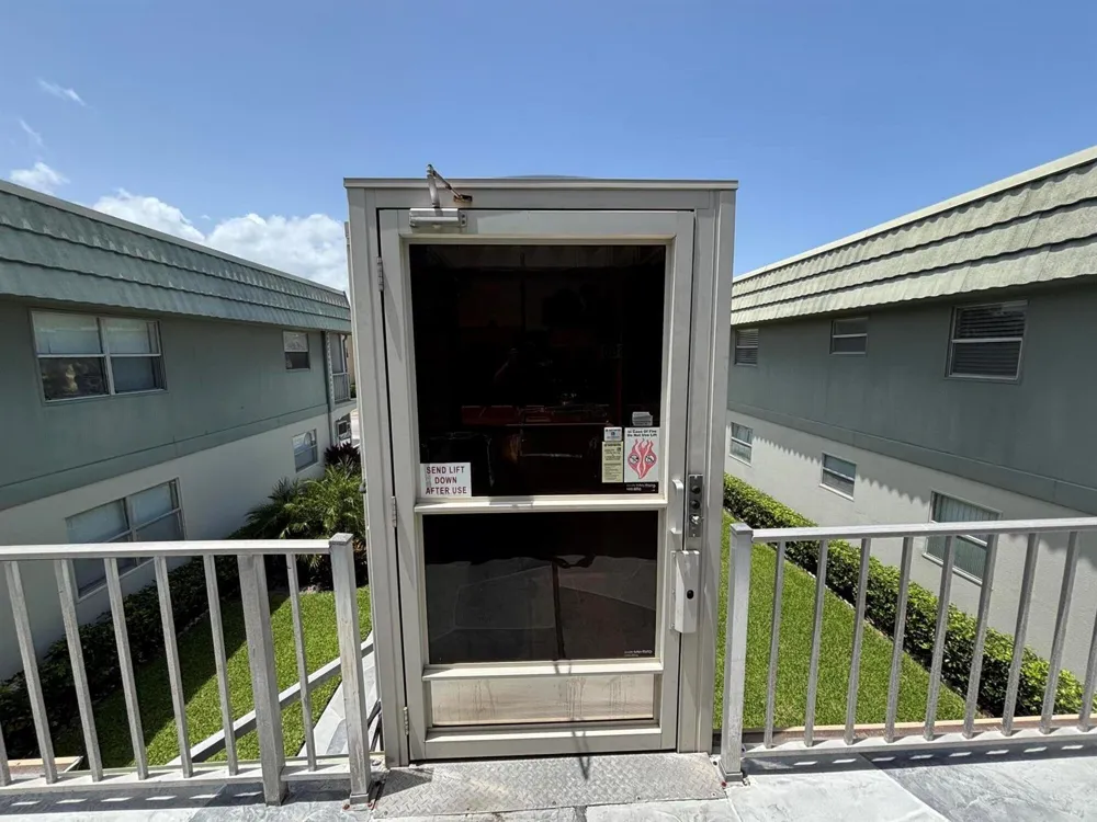 652 Flanders Delray Beach, FL 33484